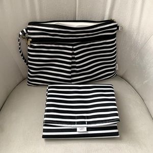 Logan and Lenora Black /White Convertible Shoulder Purse Wristlet Diaper Bag